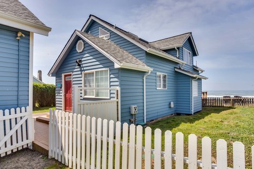 Wonderful ocean front cottage with large yard!