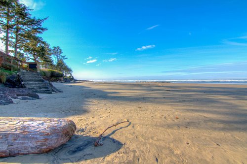 The sandy south side of the bay, a great place to dig your toes into the sand.