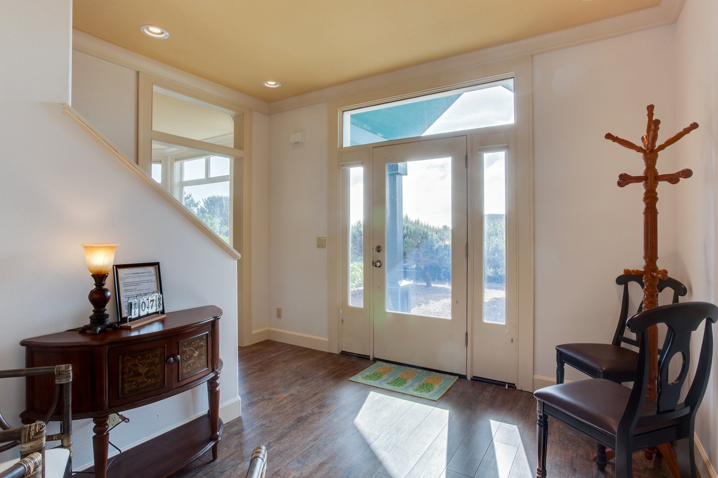 The sunny entryway is very spacious!