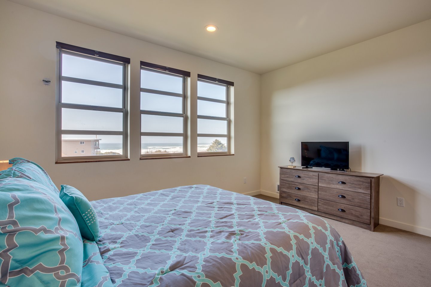 Wake up to an ocean view every day!