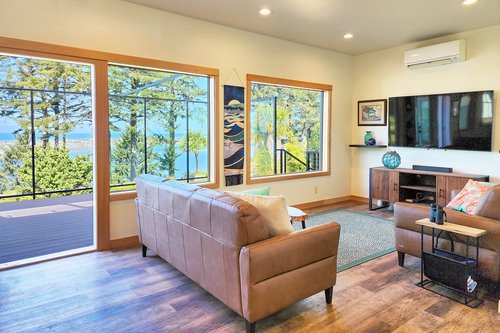 Sunny and bright with fantastic views of the bay.