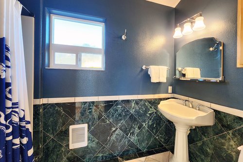 Shared full bath in the hallway.
